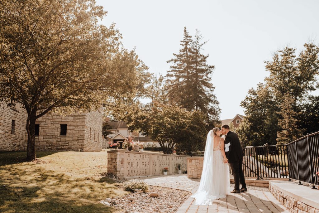 how to plan a michigan wedding