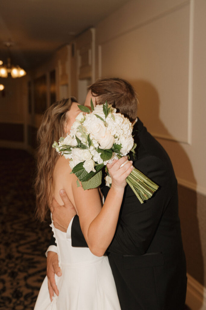 a guide on what a micro wedding is