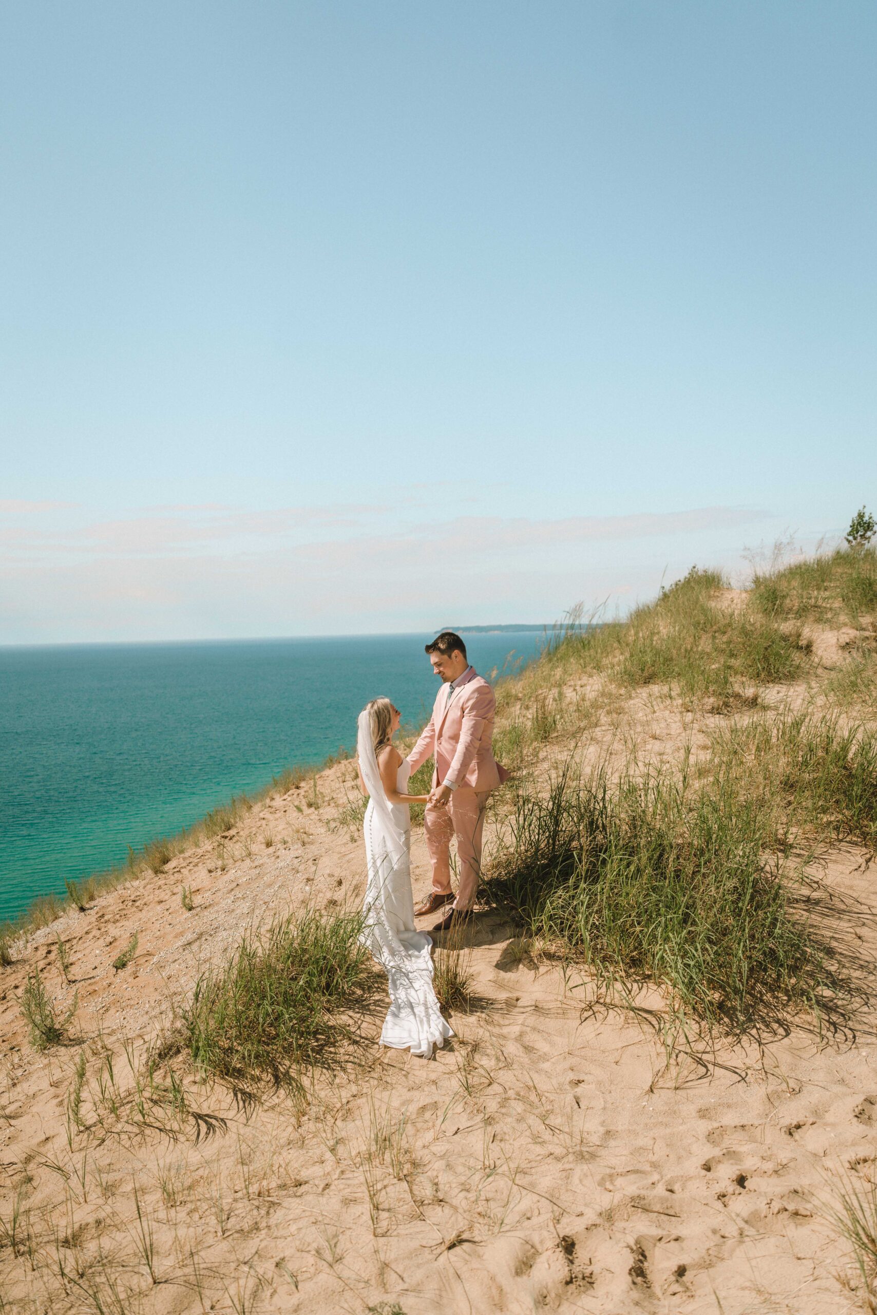 micro wedding timeline examples 