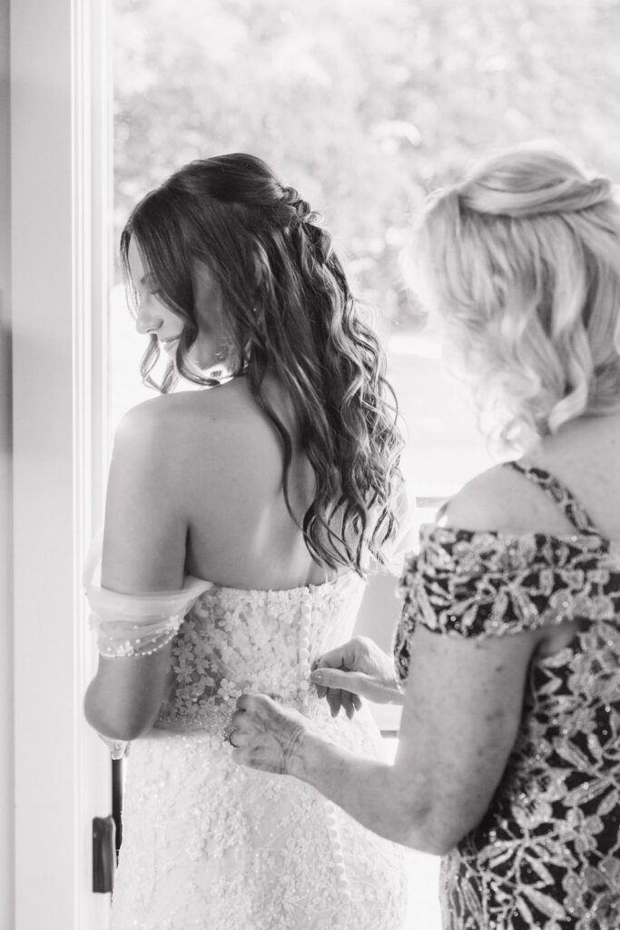 how to make a large wedding feel intimate 